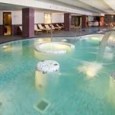 Spa + Cena Gran Piscina de Hidroterapia Donde sus chorros anatómicos a 35º C deshacen las primeras tensiones y contracturas. Spa Oxigenante a 38º C Es momento para el primer choque térmico que...