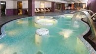 Gran Piscina de Hidroterapia Donde sus chorros anatómicos a 35º C deshacen las primeras tensiones y contracturas. Spa Oxigenante a 38º C Es momento para el primer choque térmico que...