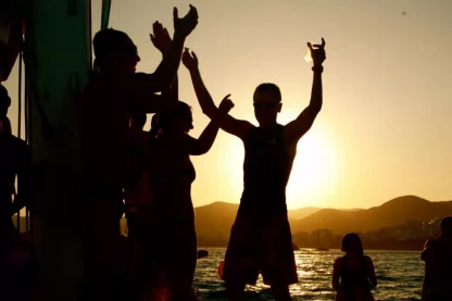 Fiestas en Barco en Ibiza divertidas, originales y unicas - Imagen 6